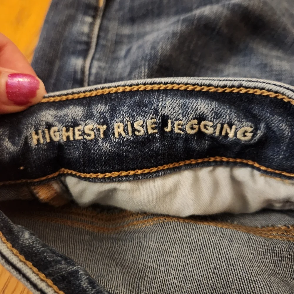 American Eagle Dark Wash Highest Rise Jegging - Picture 2 of 5